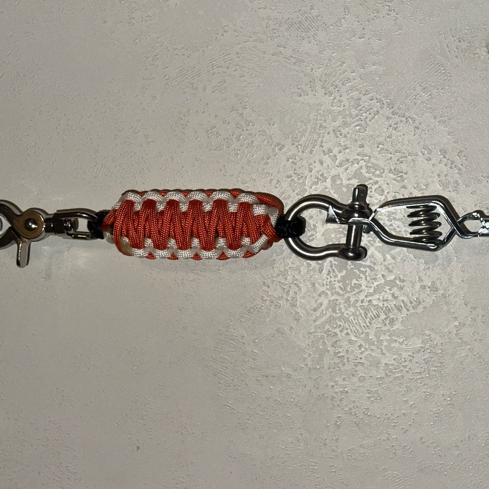 Stylish longhorn Paracord glove clip